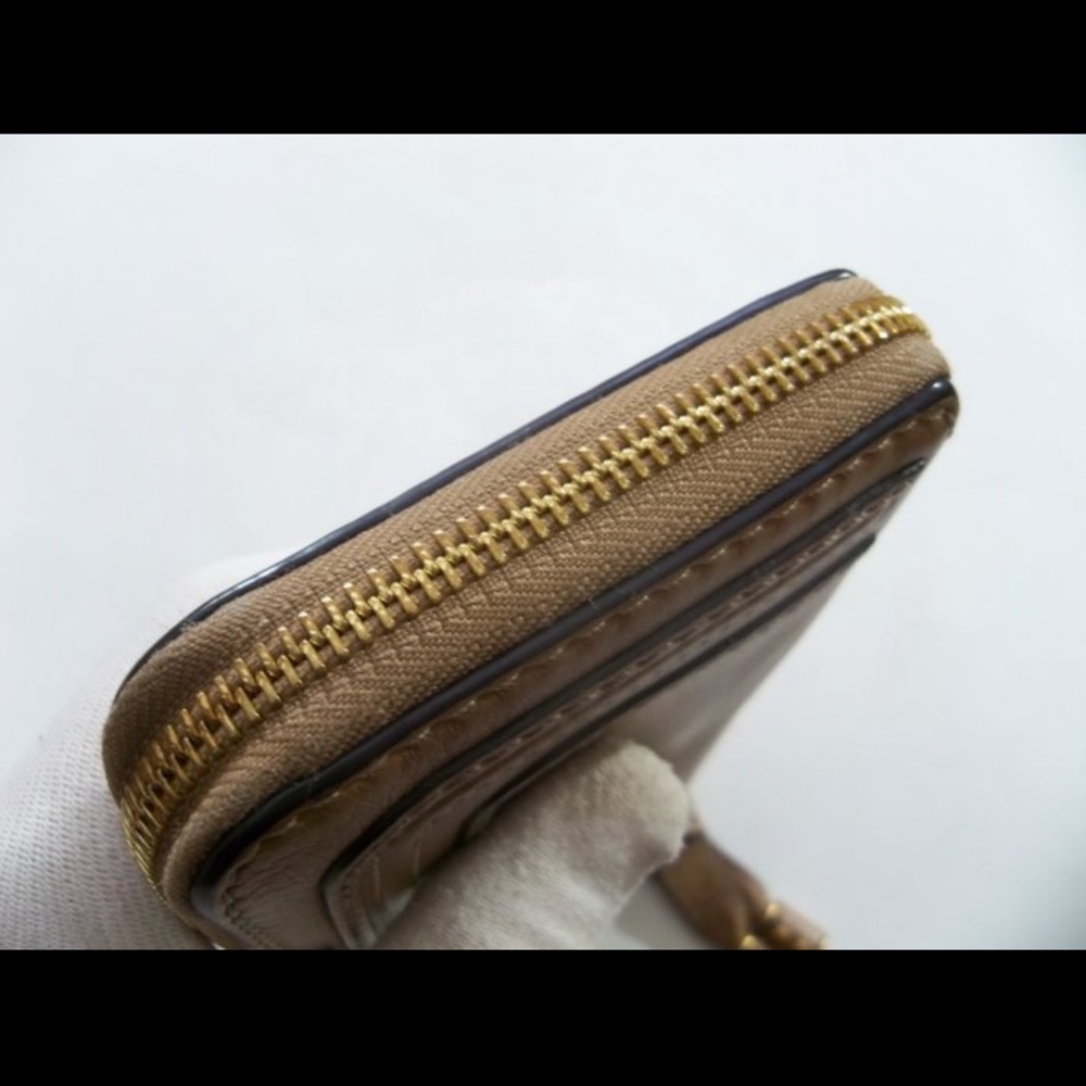 Chloe Tan Leather Zip Wallet with Gold Hardware - Picture 5 of 12
